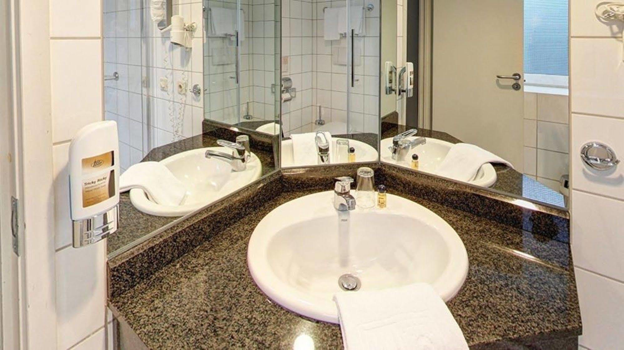 Plaza Suites Рюссельсгайм Екстер'єр фото